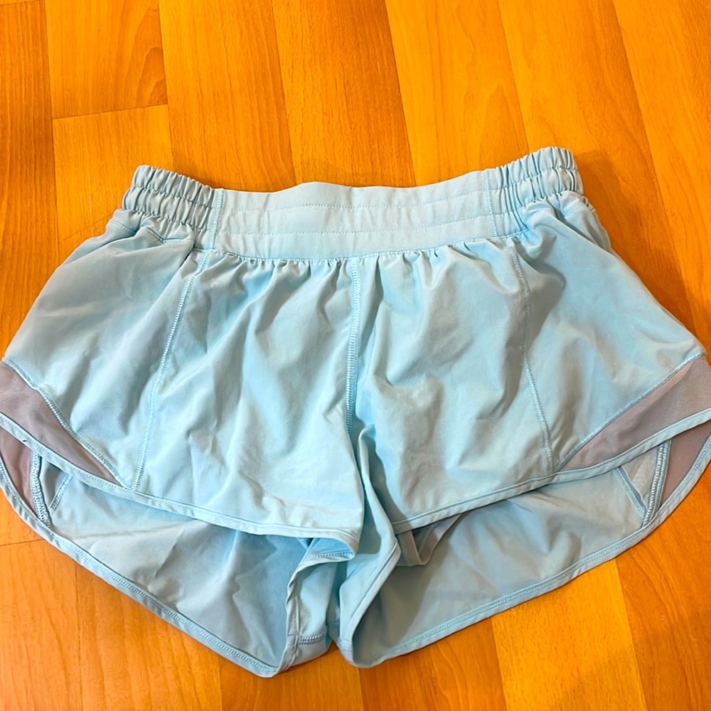 Lululemon hotty hot low-rise lined shorts icing blue 2.5”